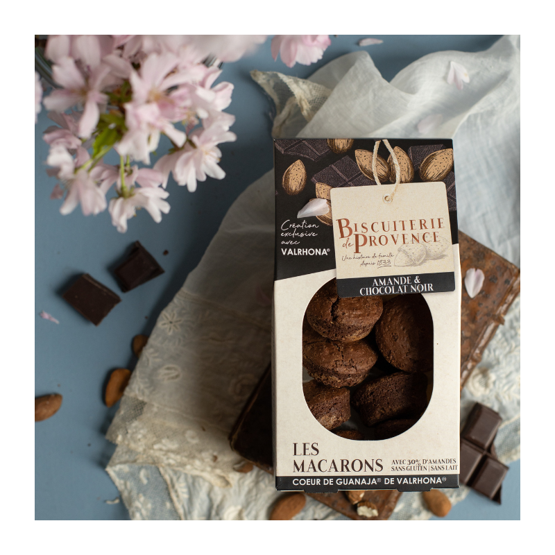 Macarons amande et chocolat Valrhona® - cœur de Guanaja®